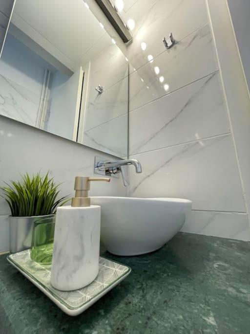 Stylish And Central Apt Near Acropolis - Avdi Square 雅典 外观 照片